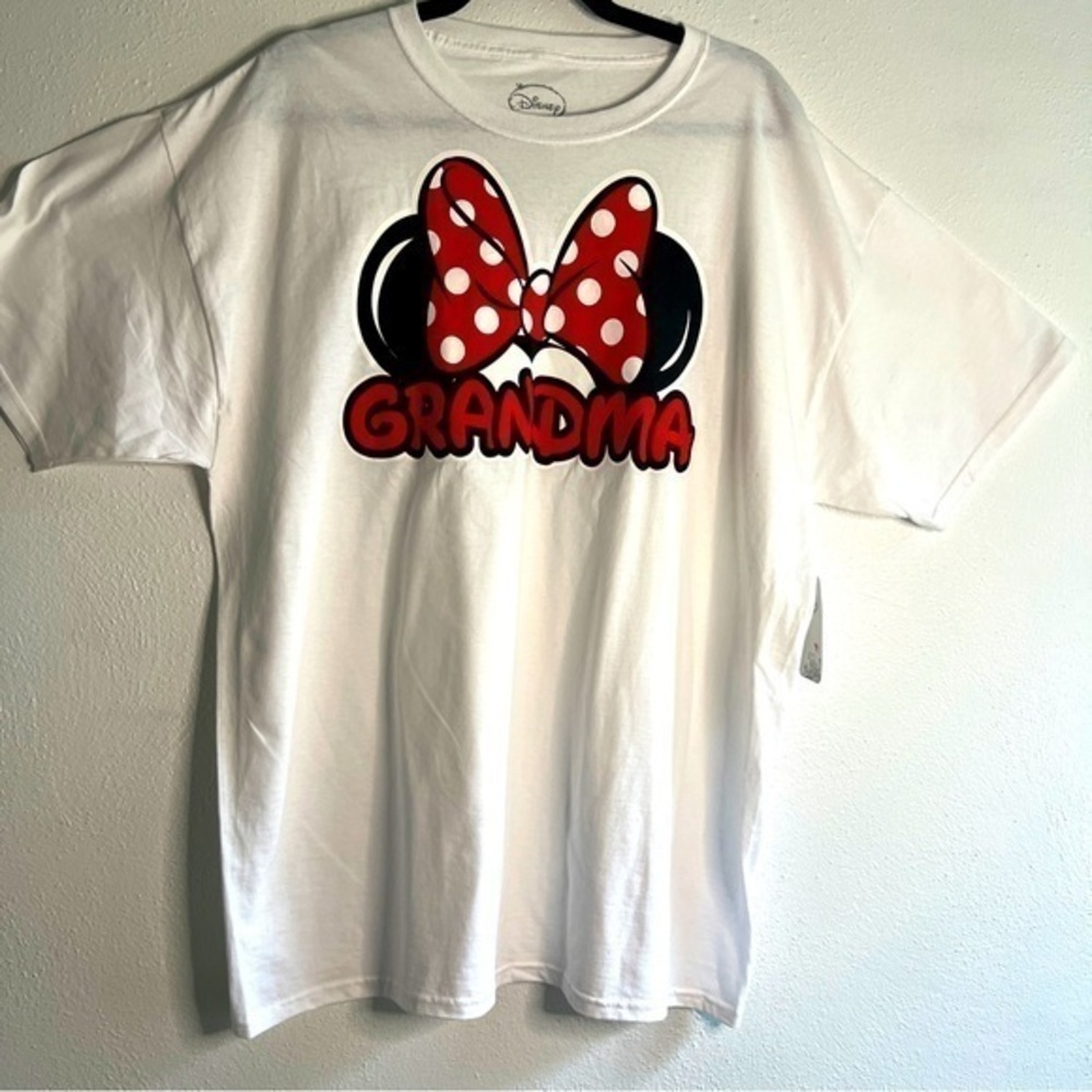 Disney “Grandma” white 100% cotton T-shirt. Sz XL (16-18). NWT.